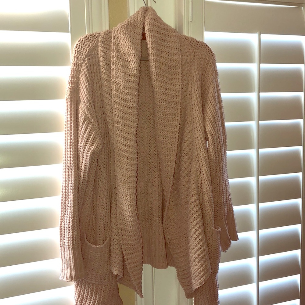 SUPER COMFY/CUTE beige cardigan